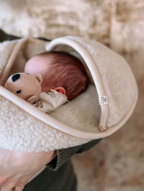 •• Jullie woorden. Dat zegt eigenlijk alles 🤍 ••

Afgelopen jaar kregen we zó veel lieve woorden. In reviews, berichtjes en in persoonlijk gesprekken bij ons in de boetiek. 
Woorden die laten zien waarvoor we Dreumes enzo zijn begonnen.

In deze post delen we een aantal daarvan. Omdat ze eerlijk zijn. Warm. En precies laten voelen waar we voor staan.

Achter ieder pakketje zit aandacht, zorg en een hoop liefde voor de allerkleinsten. Dat dit door jullie zo wordt gevoeld en teruggegeven in woorden, blijft bijzonder. 🫶🏻

Dankjewel aan iedereen die de tijd nam om iets te delen, te bestellen of langs te komen. 
 We kijken terug met een grote glimlach. En vooruit met heel veel zin.

Liefs, Senna en Milou