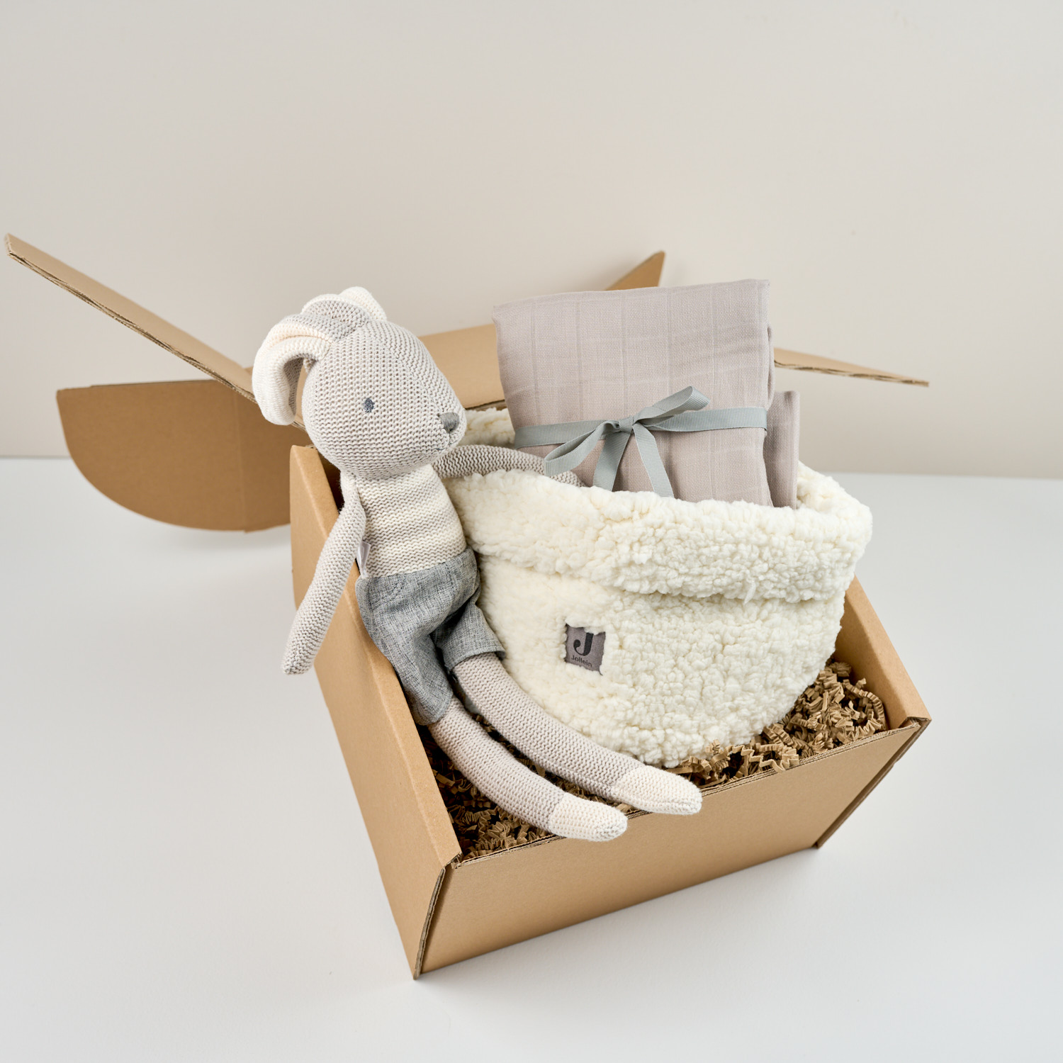 Geef kraamcadeau idee knuffelvriend giftbox