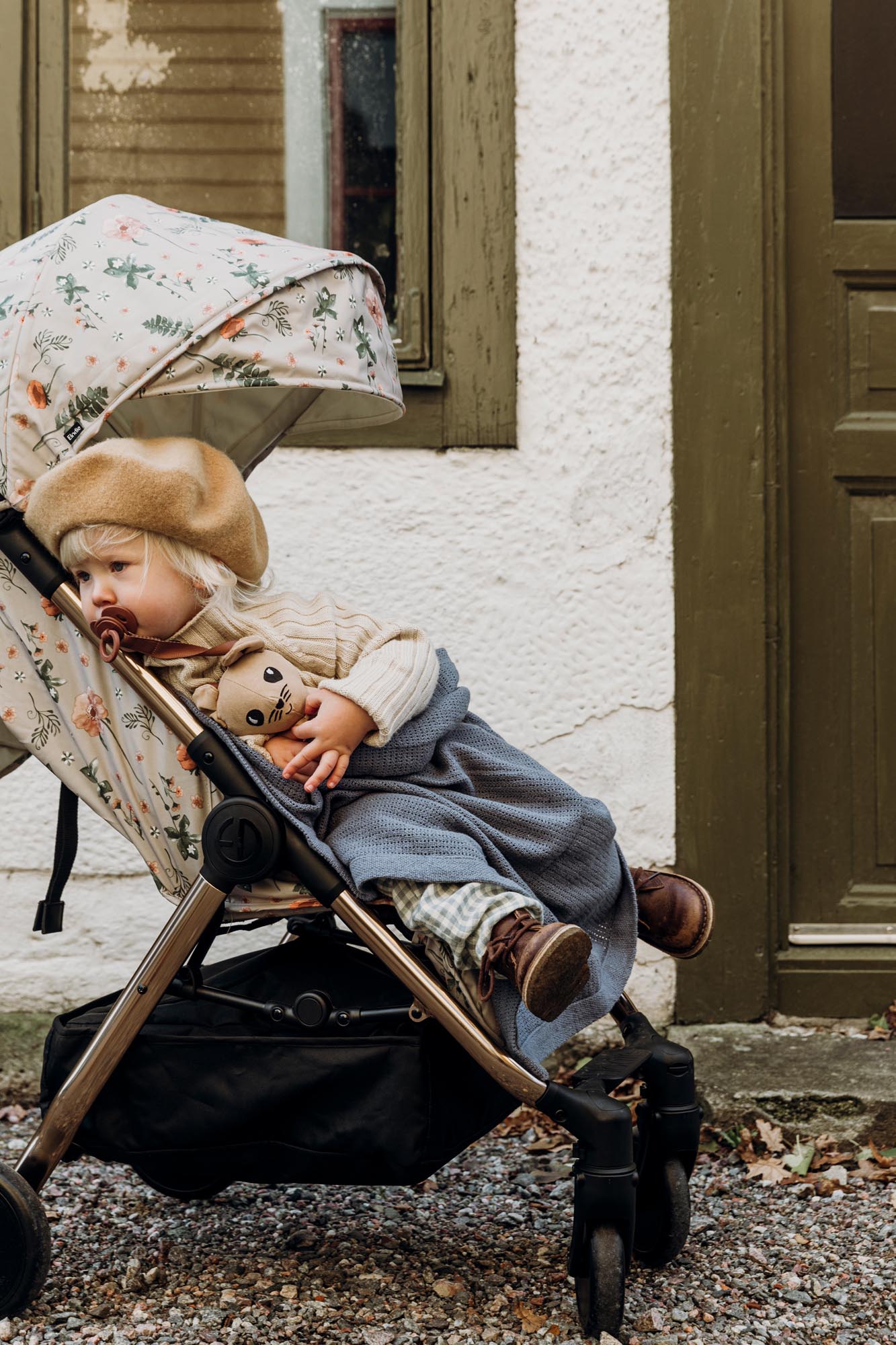 Elodie_Mondo_buggy_compact_meadow_blossom-sfeerbeeld Buggy Mondo compact kleur meadow blossem