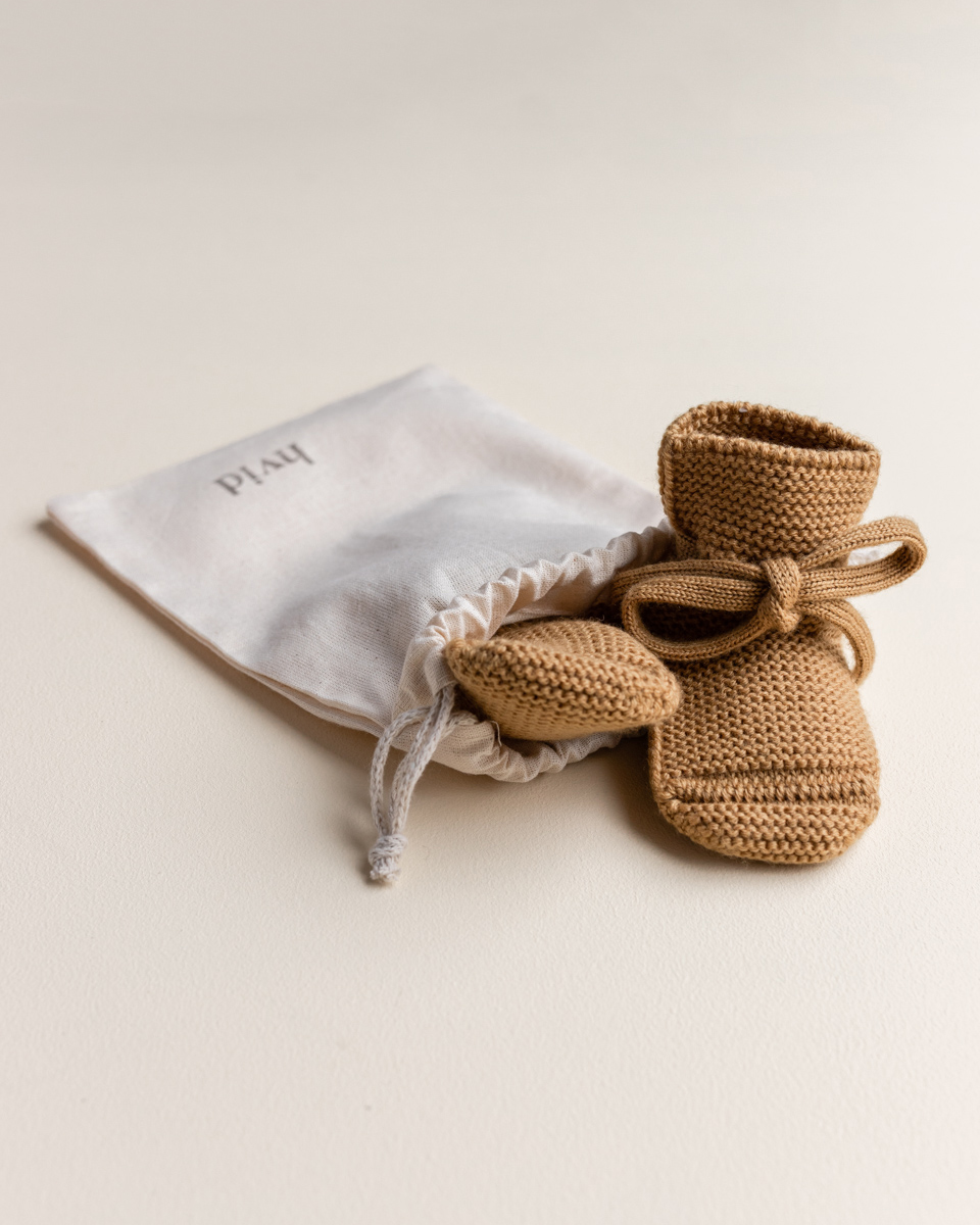 Hvid slofjes merinowol ochre 0-9 maanden