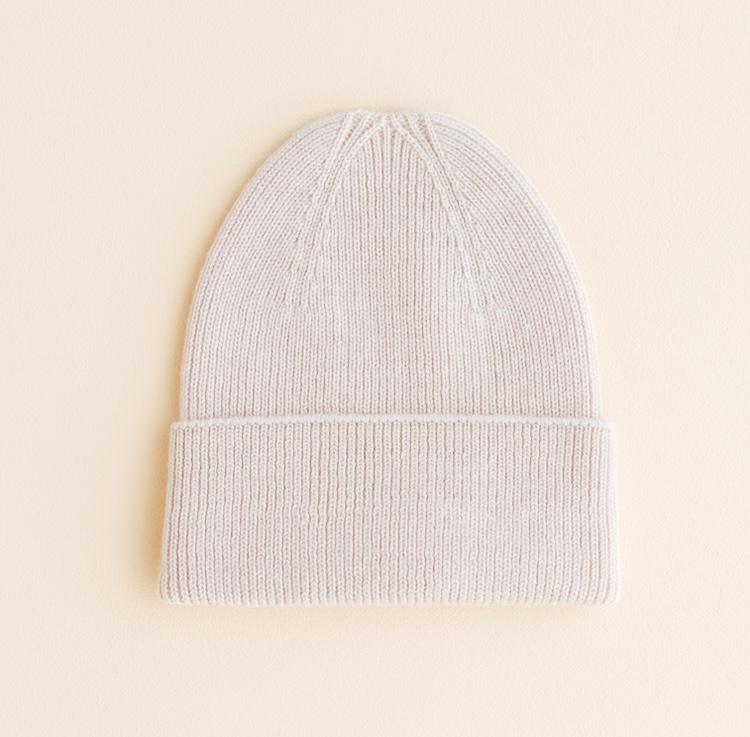 Hvid baby beanie fonzie newborn cream