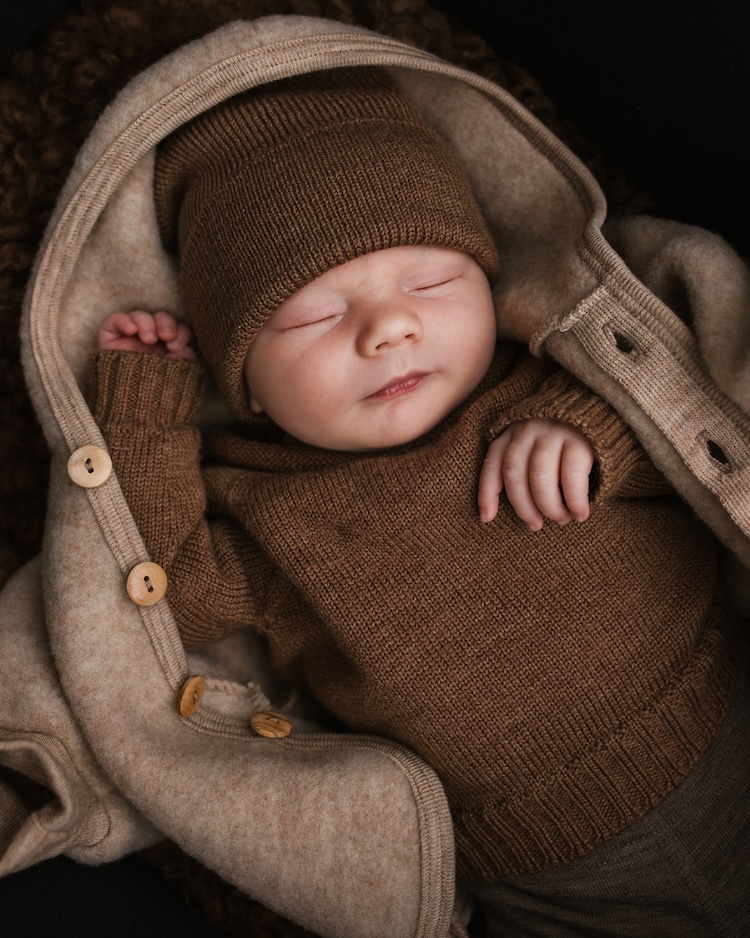 Hvid baby beanie fonzie newborn mocha