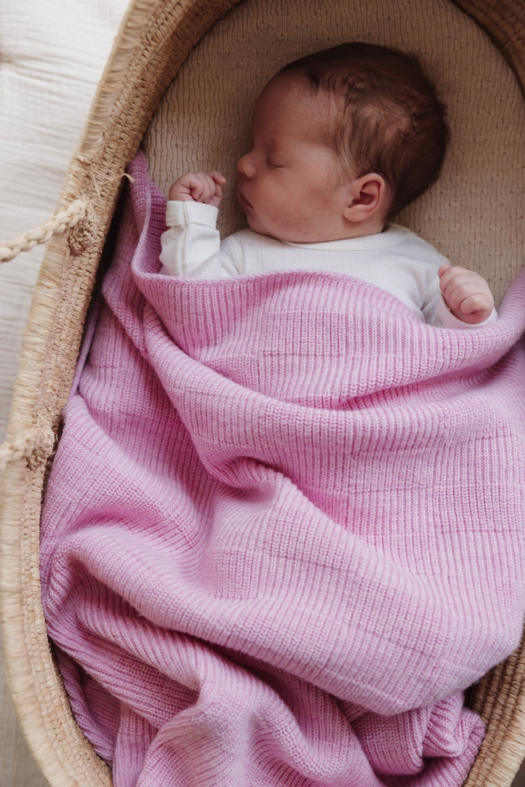 Hvid babydeken ivy cotton candy