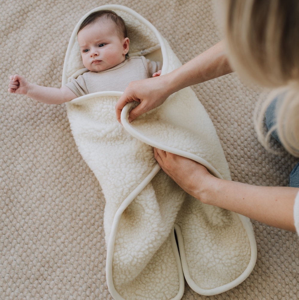 Kico Label wikkeldeken met voetjes naturel en beige