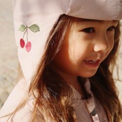 Konges Sløjd muts met oorflappen juno twilight mauve