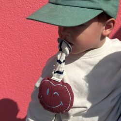 Atelier Pomme speendoekje smiley burgundy boo