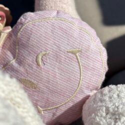 Atelier Pomme speendoekje smiley Lovely linnen pinky promise