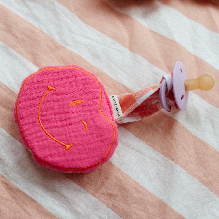Atelier Pomme speendoekje smiley blowy bubblegum