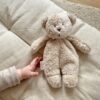 Moonie_sensorische_knuffelbeer_teddy_bear_sand Moonie sensorische knuffelbeer sand